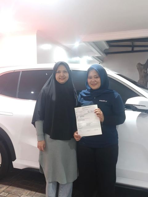 Serah terima mobil Geely kepada konsumen Alda Maulidia (7)
