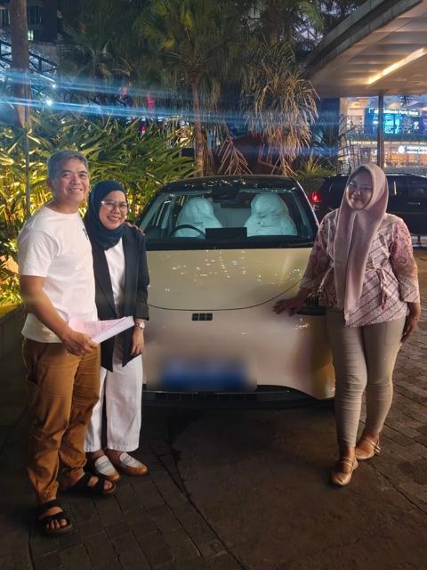 Serah terima mobil Geely kepada konsumen Alda Maulidia (8)