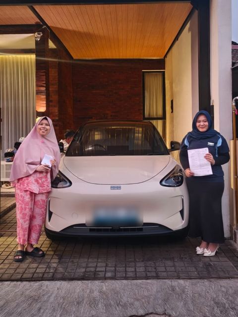 Serah terima mobil Geely kepada konsumen Alda Maulidia (9)