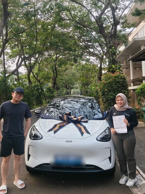 Serah terima mobil Geely kepada konsumen Alda Maulidia (10)